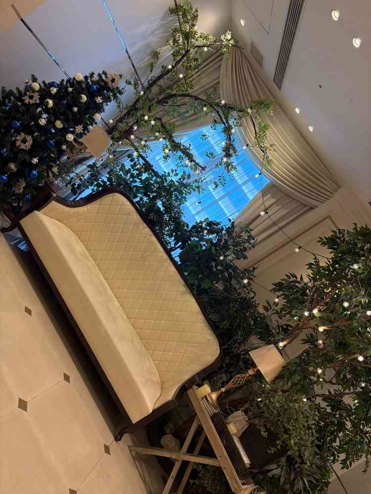 入口と披露宴会場の間にフォトスペースがありここで帰りにゲストと写真を撮りながらお見送りができる最高