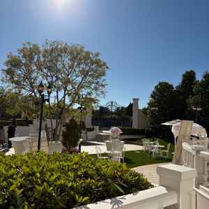 広々したウェルカムスペースのある披露宴会場。