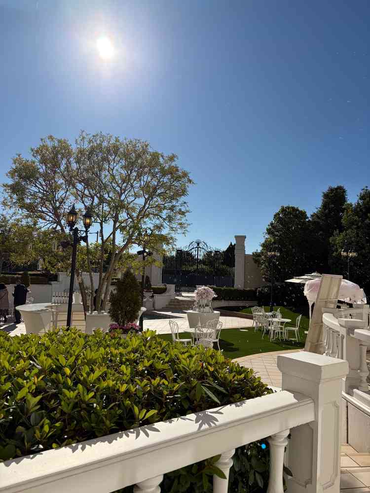 広々したウェルカムスペースのある披露宴会場。