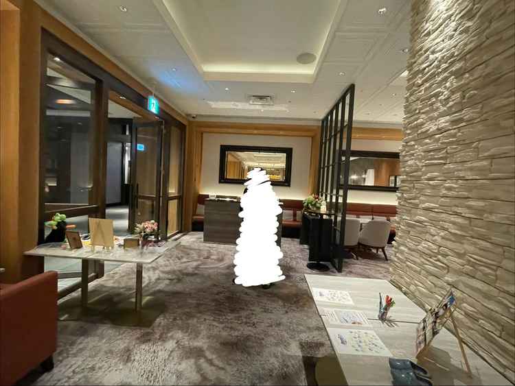 受付とゲスト待合室がとても綺麗でした。バーカウンターもありました。