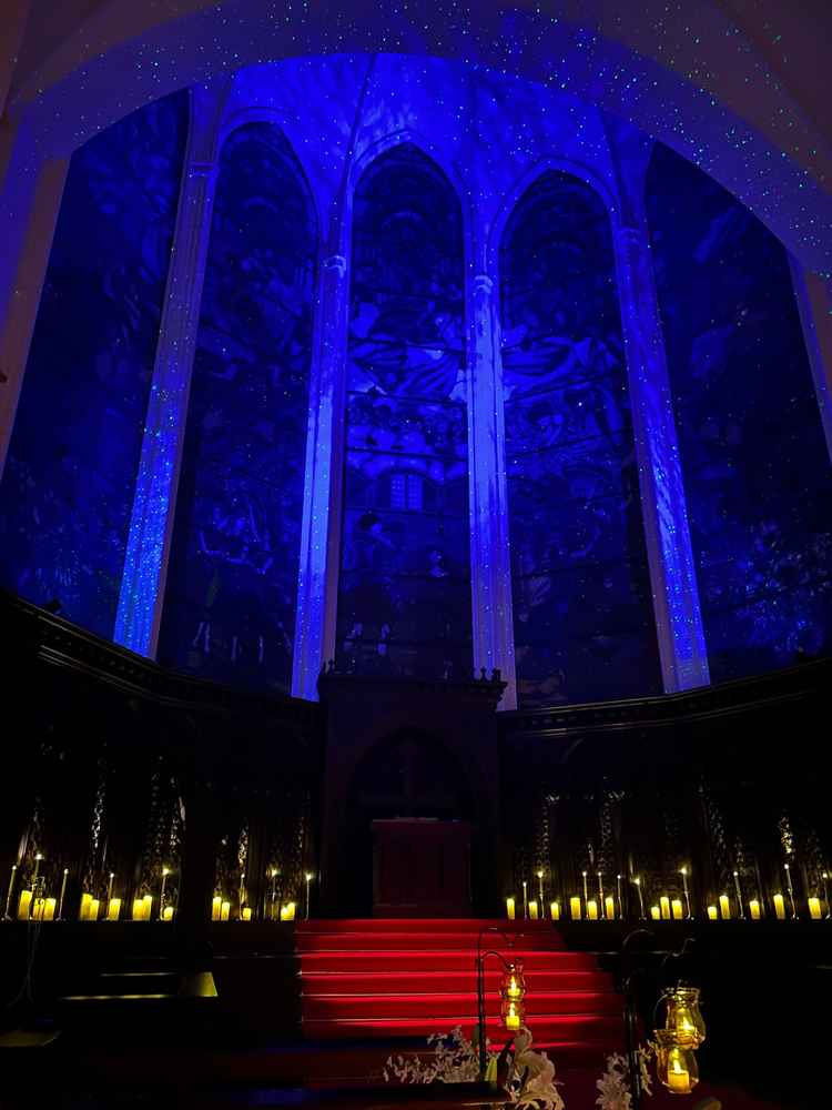 チャペルの演出で幻想的な雰囲気にも出来ます。