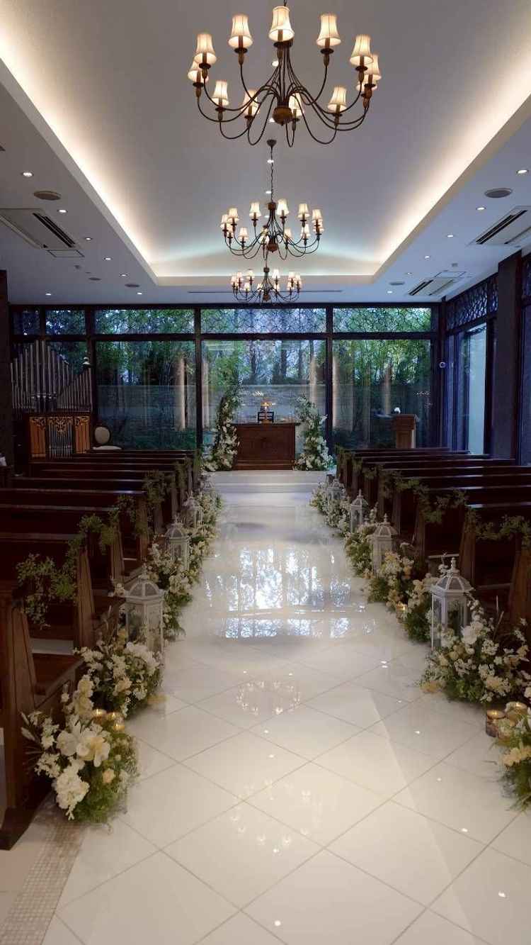 チャペルの写真。ガラス張りですが、逆光にならない設計が◎