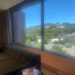 披露宴会場から熊本城がはっきりみえて、景色がよかったです。