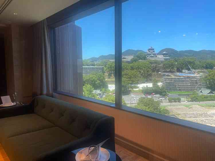 披露宴会場から熊本城がはっきりみえて、景色がよかったです。