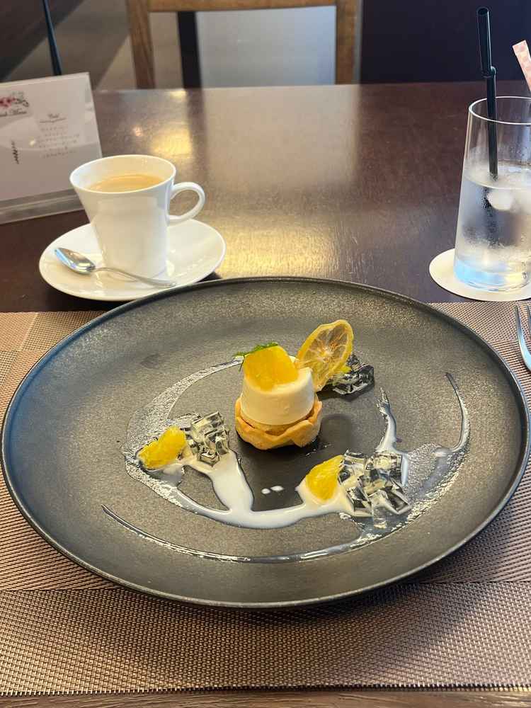 デザート試食。見た目だけではなく、味もしっかり美味しかったです。デザートビュッフェもできるとのこと。