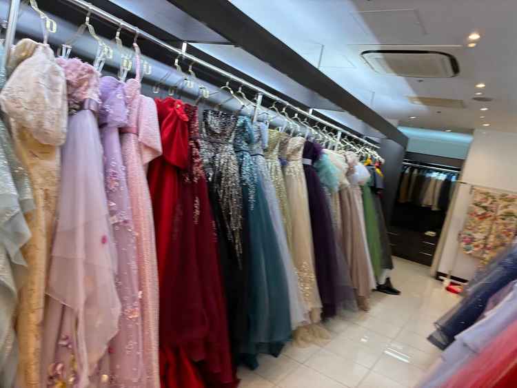 ドレスルーム室です。70着以上あるそうです。