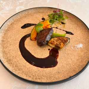 人気シェフと話し合って料理を決めることができる。