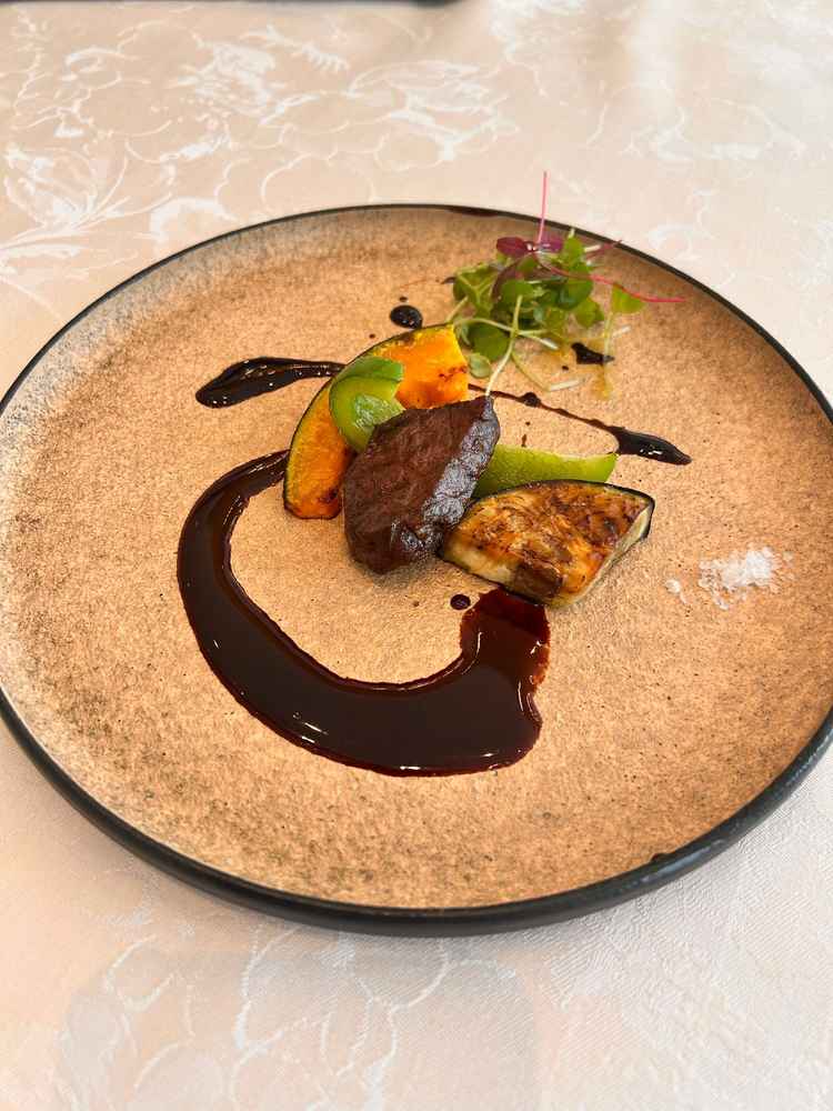 人気シェフと話し合って料理を決めることができる。