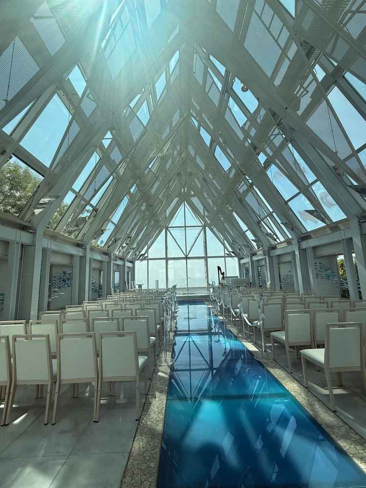 海の見えるチャペル。