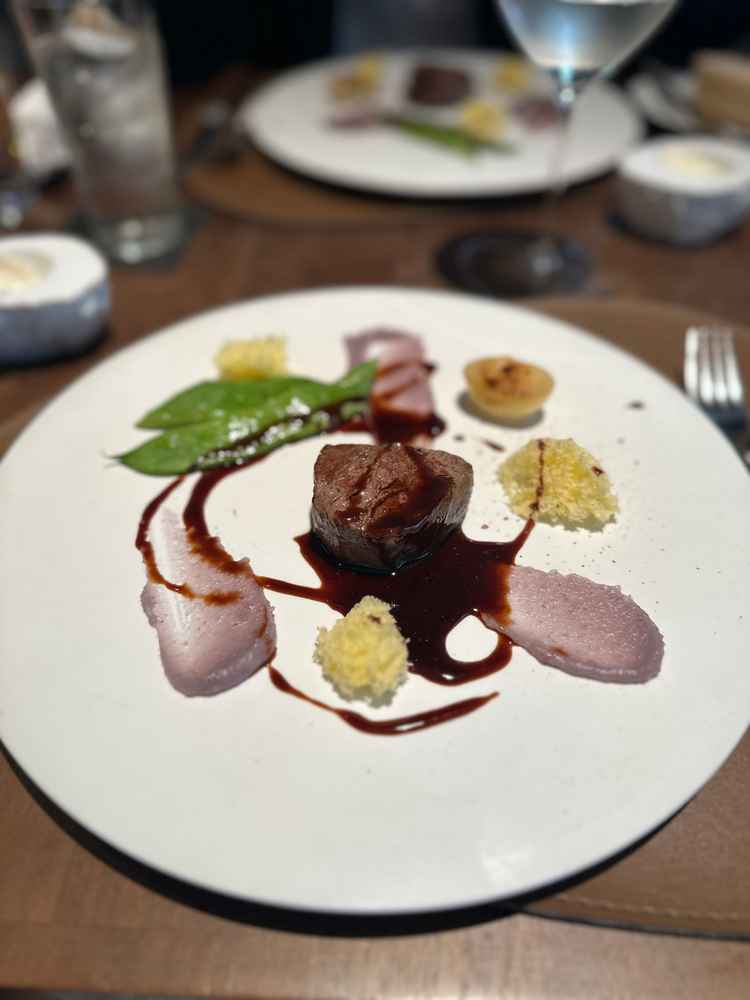 試食でいただいたお肉がすごく柔らかく周りのさつまいものソースとも合い絶品でした。