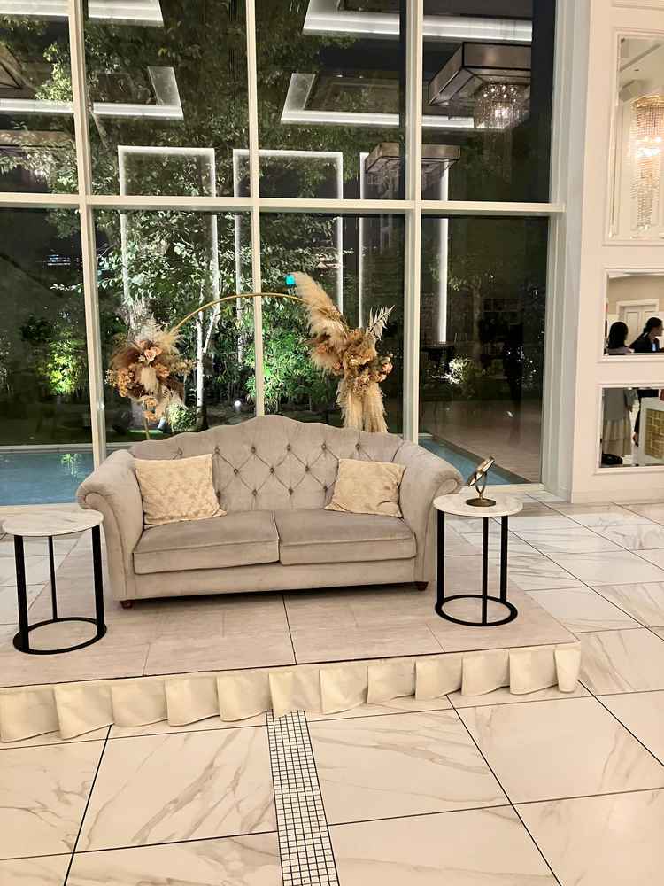 披露宴会場の高砂です。