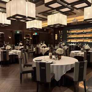 シックな披露宴会場