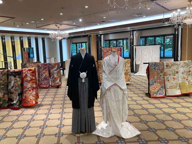 和装の体験をさせてもらった。実際に来てみると和装のしっくり感がとても良くて、和婚にするかと思った