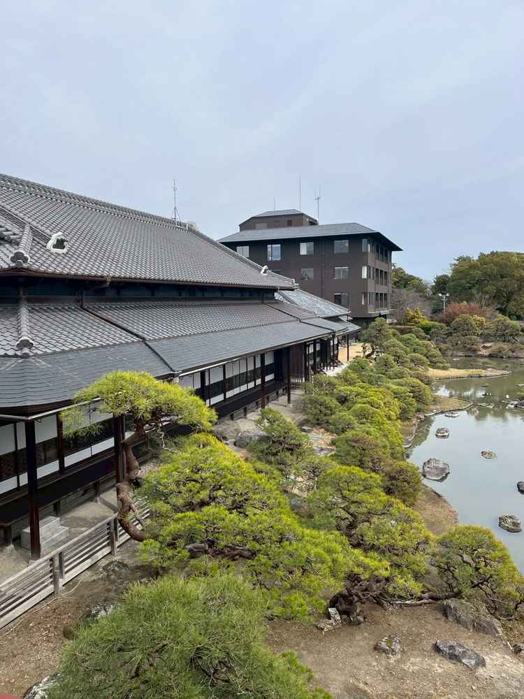 お堀や池等の景色が望める。