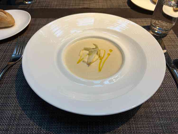 実際の式でも提供されるスープはとてもコクがあり、ハイクオリティだった。