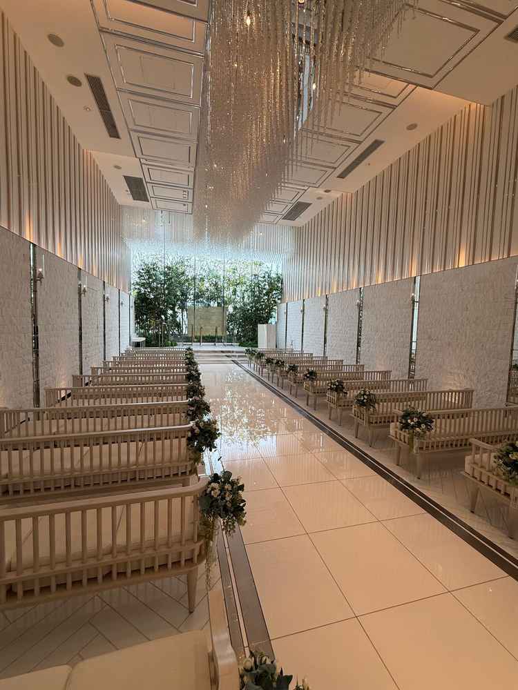 チャペルは非常に開放感がありました。空が見える窓を作られたエピソードを聞かせて頂き、感動しました