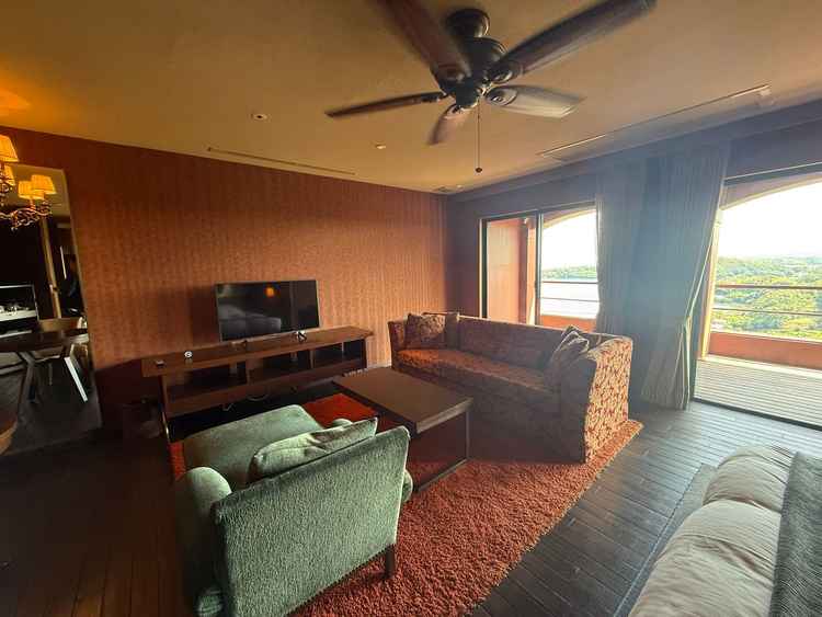 ホテルが併設しておりとても豪華な部屋も良いポイントでした。