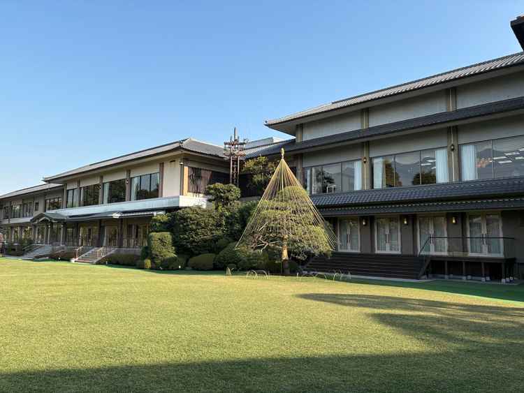 明治記念館のお庭です。とても気持ちの良い場所でした。