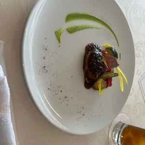 醤油ベースの料理で，顧客満足度も高いそうで美味しかった。