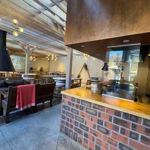 こちらの部屋に披露宴会場から移動することができるようです。