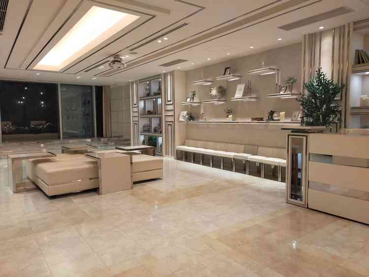 ゲストが待つ時に使う部屋で、とても広く、ベランダに出ることもできて、圧迫感が一切なかった。