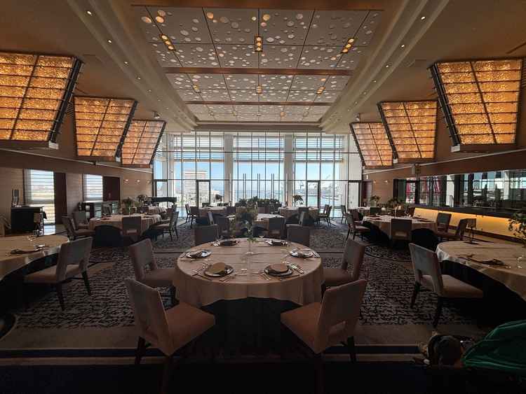 船の中のイメージで、かなり大人な空間でした。