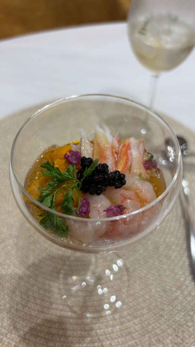 オードブル。厳選牛のハーフコースと聞いていたがこれだけ出てきて残念