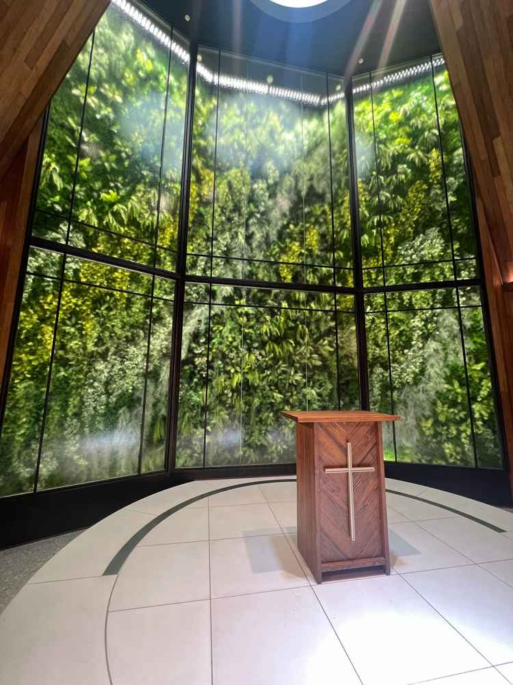 緑溢れるチャペル