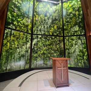 緑溢れるチャペル