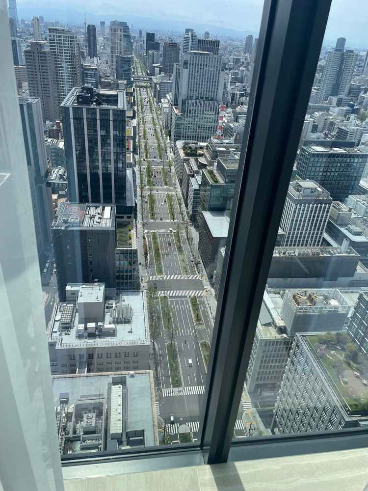 チャペルからは御堂筋が見下ろせました。高層階で遮るものがなく景色もすごくよかったです