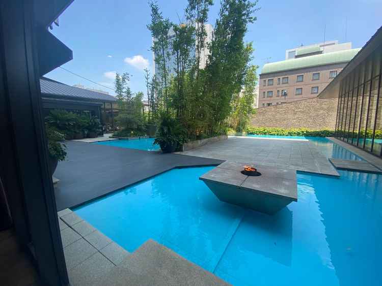 挙式会場と披露宴会場の間のテラス。