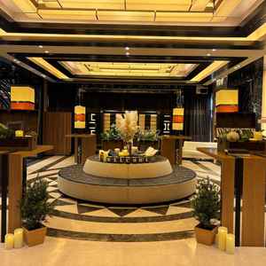 披露宴会場入り口（装飾はプランに付帯している）