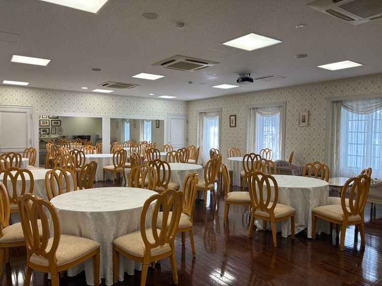 待合室です。椅子は充分にあります。