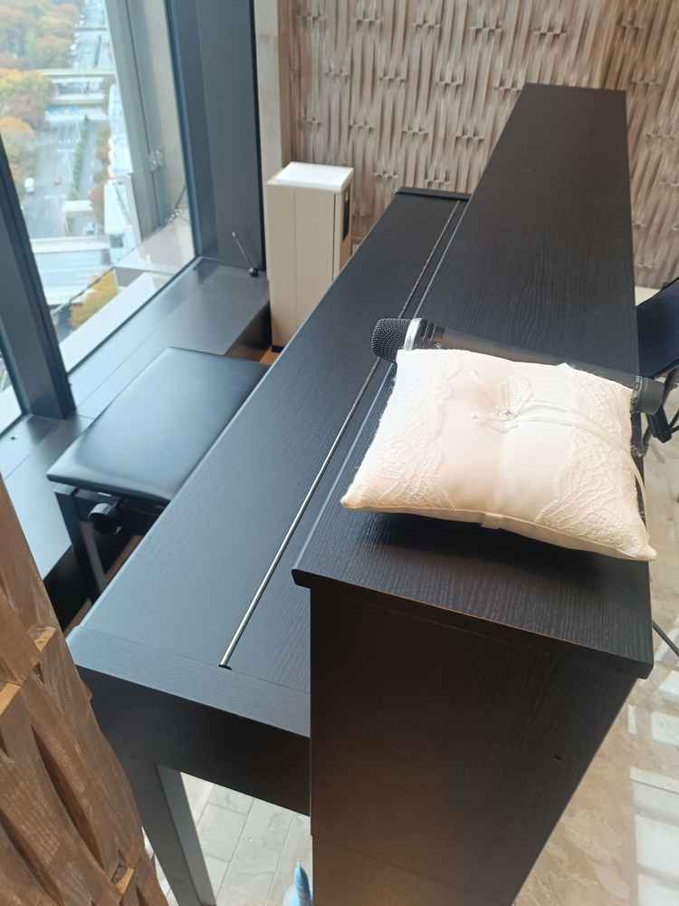 チャペル内に設置されていた演奏用の電子ピアノ