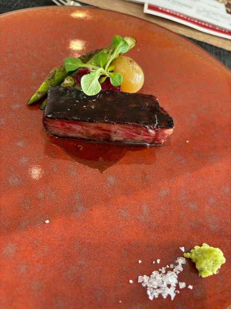 メインの肉料理です