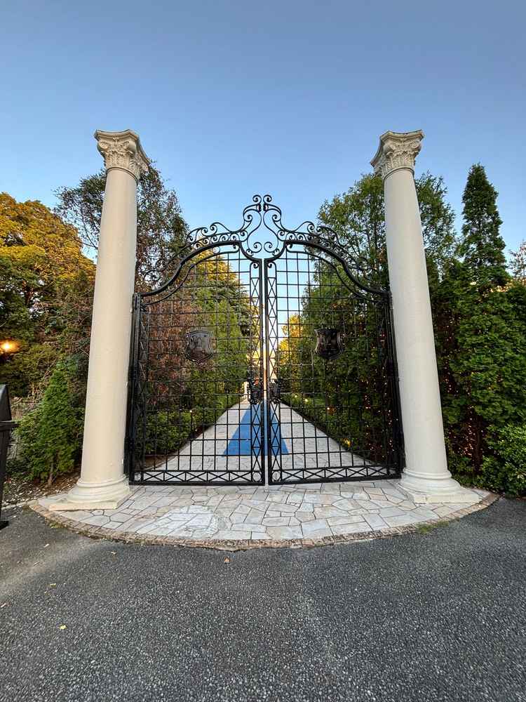 式場入り口。このゲートがあることによって非日常な空間へ入っていくワクワクした気持ちになれた。