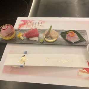 料理にも自信がある会場とのことです。盛り付けが綺麗でお刺身はもちろん、お醤油も美味しいです。