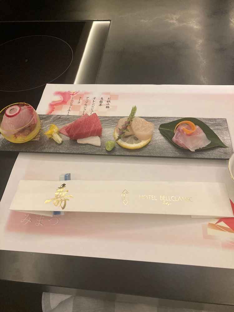 料理にも自信がある会場とのことです。盛り付けが綺麗でお刺身はもちろん、お醤油も美味しいです。