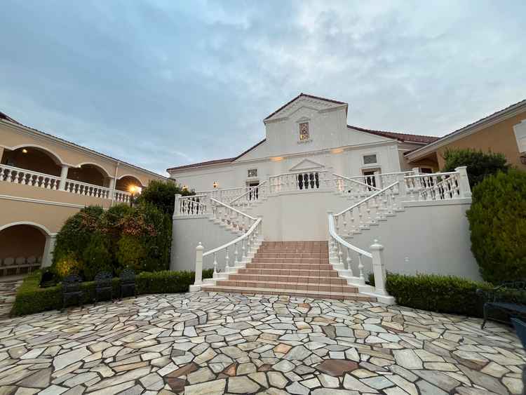 チャペルから出てきたフラワーシャワーの場所。上から降りてきた時の景色はとても綺麗で感動した。