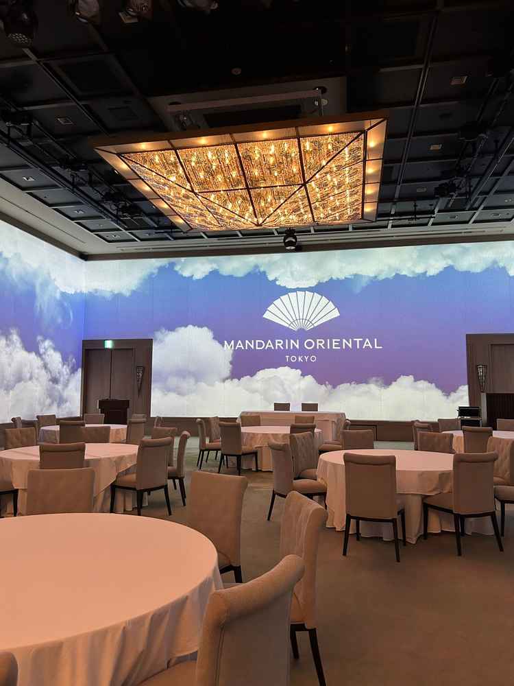 プロジェクションマッピングの様子です。最近上半分から全面プロジェクションマッピングになったそうです。