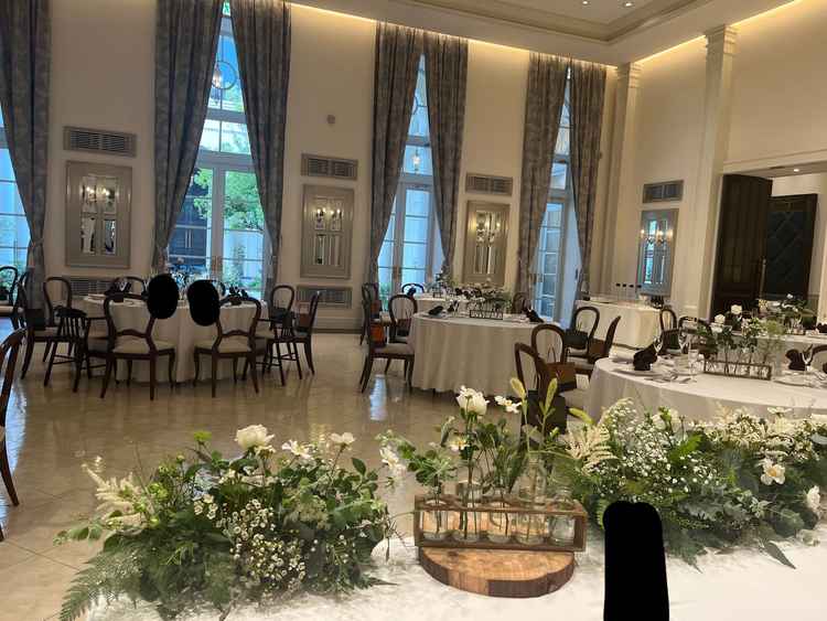 高砂からの披露宴会場の写真。テラスからの入場も可能。ピアノの生演奏をしてもらえる。