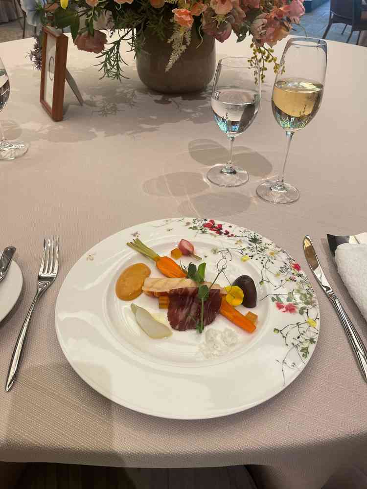 試食を行いました。ソースが絶品でパンにもつけて全て食べてしまうほどでした。