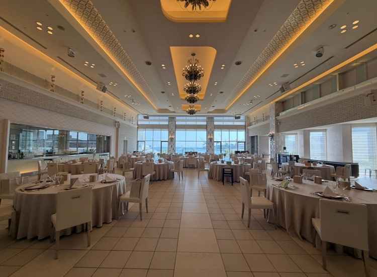 海が見えて素敵な披露宴会場。