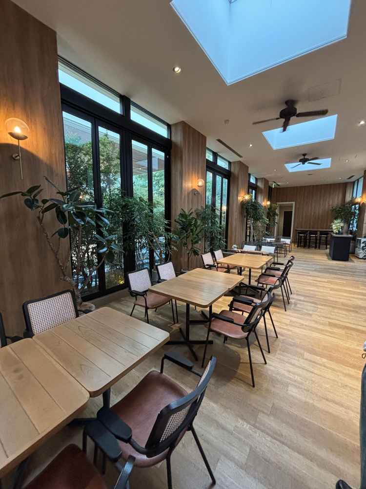 カフェスペース。おしゃれなカフェのようなかわいい家具で素敵でした。