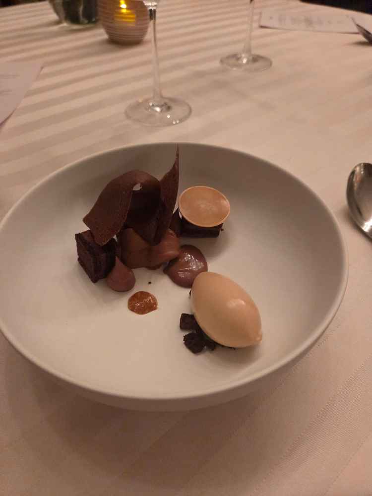 ドルチェ。ガナッシュが濃厚でかなり美味しかった。