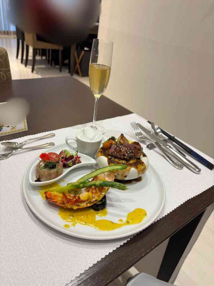 フレンチの方のメニューです。見た目も味も最高でゲストの満足度が高そうでいいなと感じました！