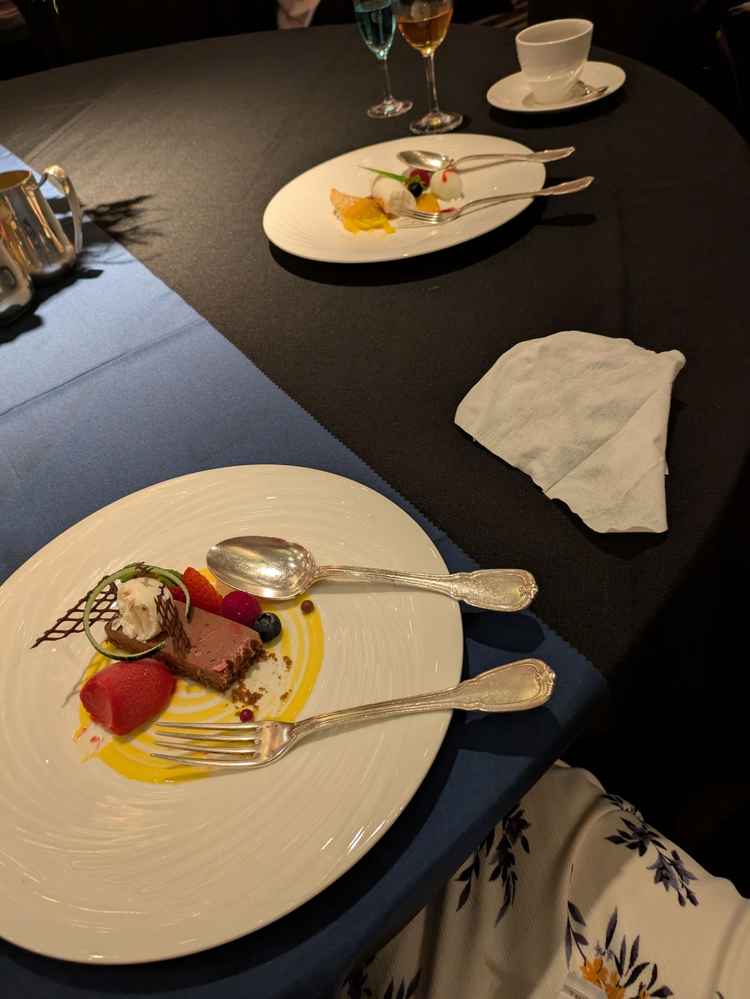 試食のデザート。美味しくて写真撮る前に食べてしまったので食べかけですみません。