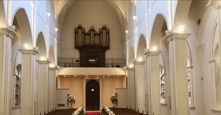 生演奏のパイプオルガン