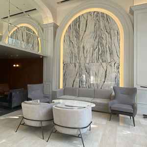 待合室、バーが併設してる