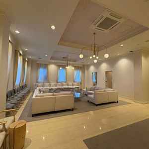 披露宴会場待合室。